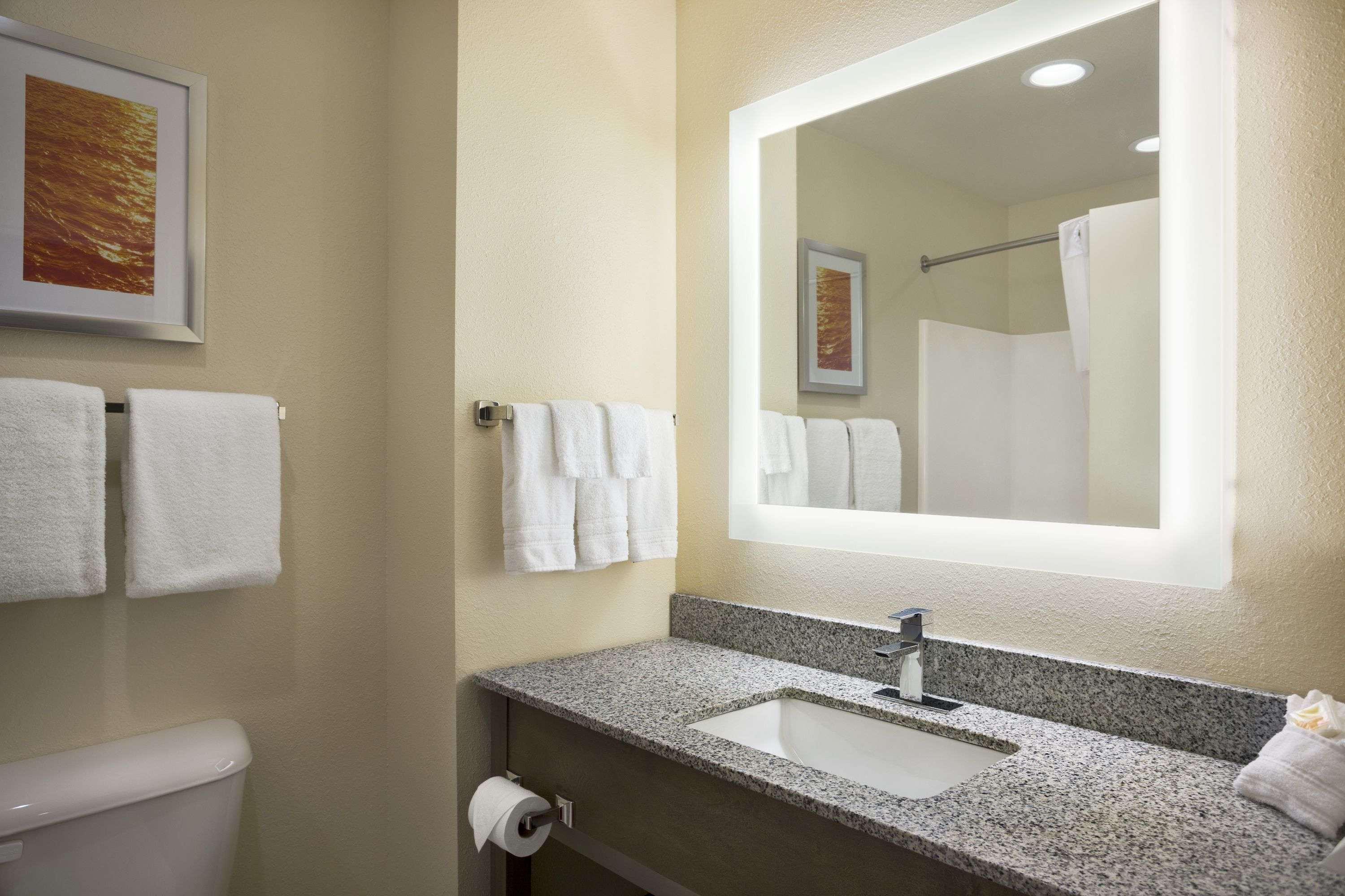 Days Inn & Suites By Wyndham Belmont Buitenkant foto