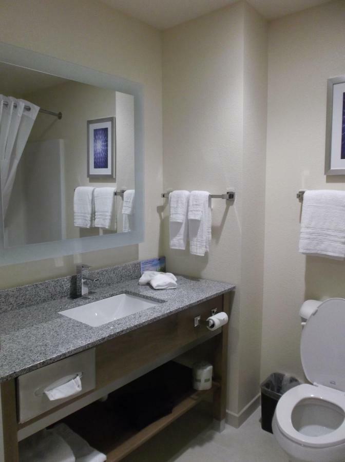 Days Inn & Suites By Wyndham Belmont Buitenkant foto