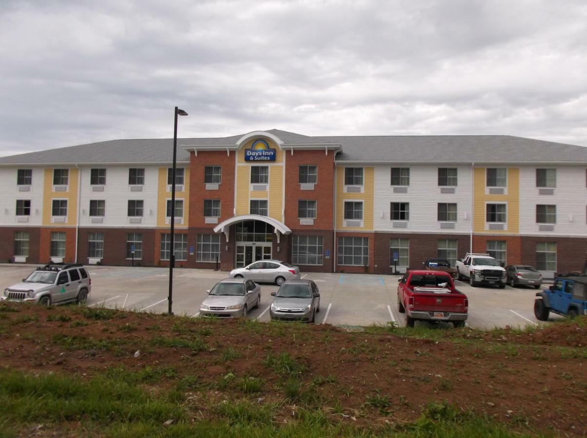 Days Inn & Suites By Wyndham Belmont Buitenkant foto